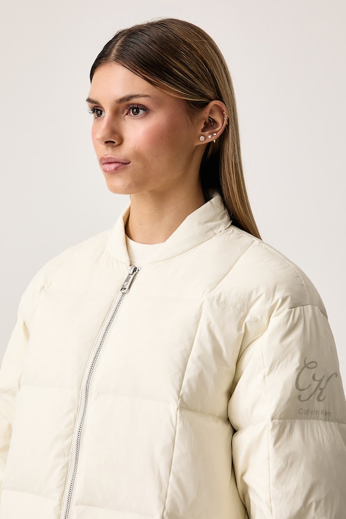 Pernata jakna za žene Calvin Klein Jeans bež LV047H529G