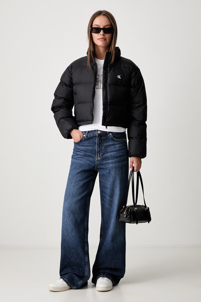 Calvin Klein Jeans krótka kurtka damska LV047H503G czarny AW26