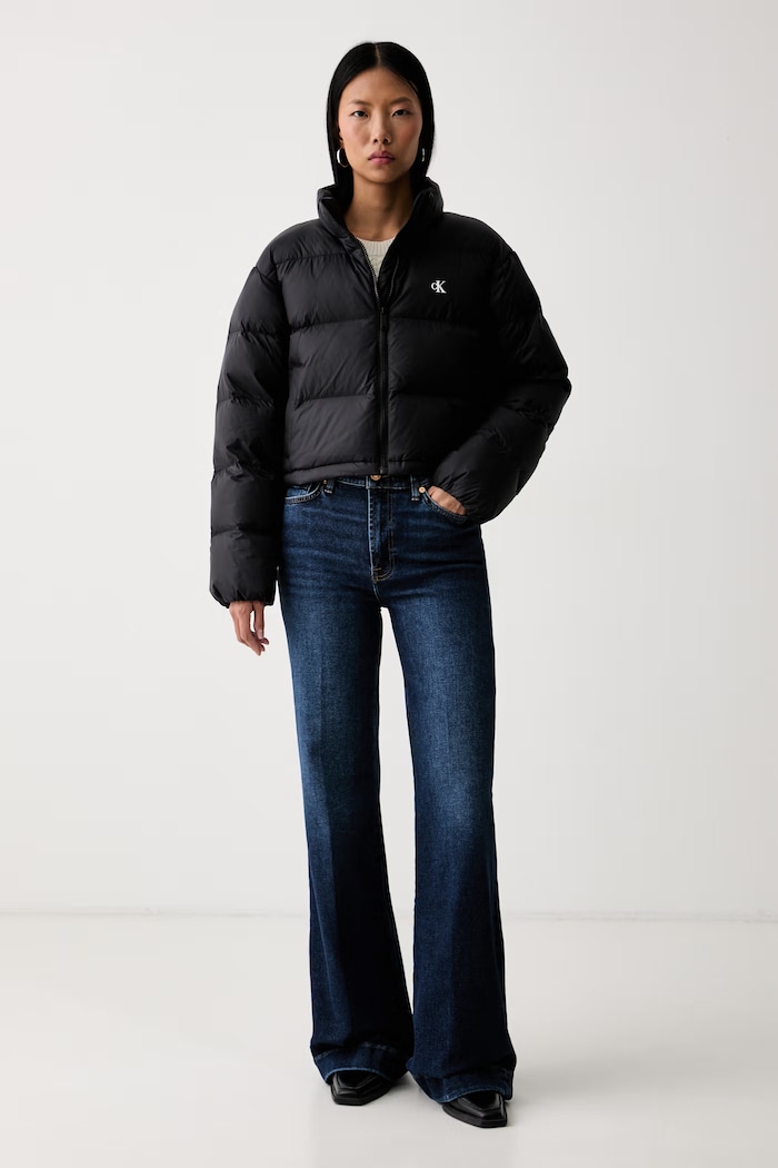 Calvin Klein Jeans krótka kurtka damska LV047H503G czarny AW26