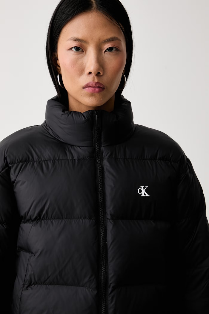 Calvin Klein Jeans krótka kurtka damska czarny LV047H503G