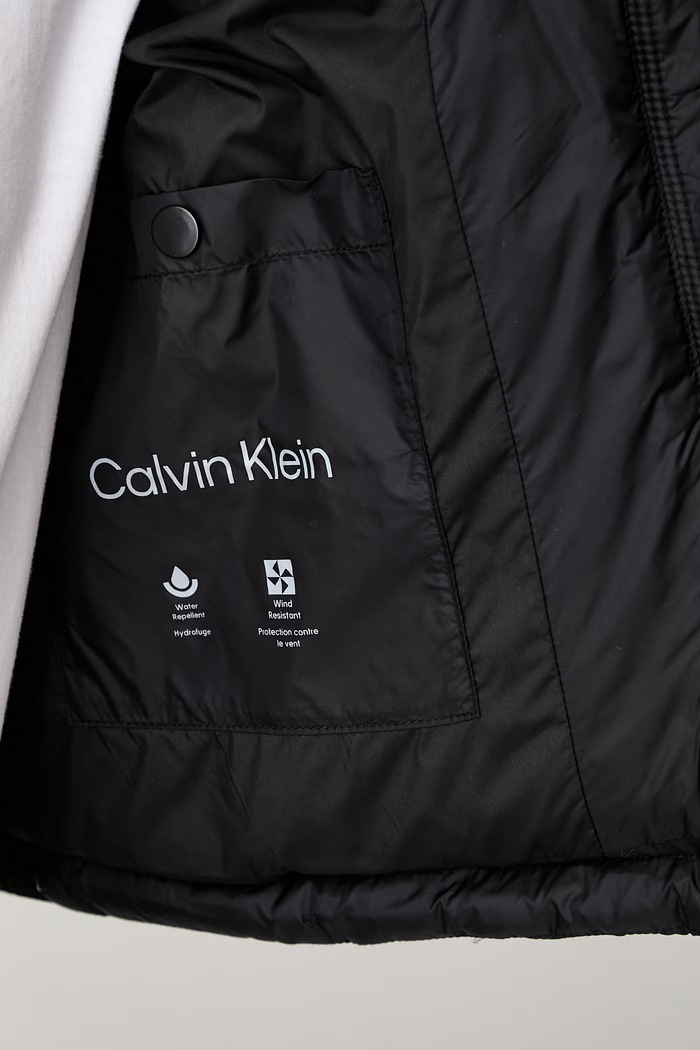Calvin Klein Jeans krótka kurtka damska LV047H503G czarny
