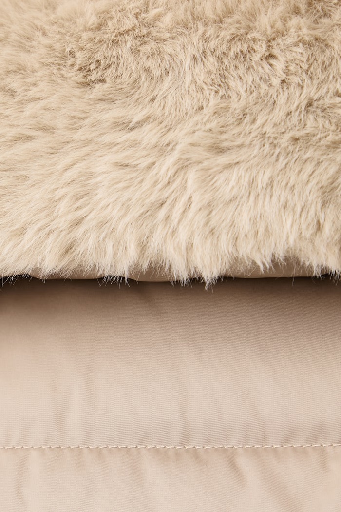 Pernata jakna za žene Calvin Klein bež LV044H506G