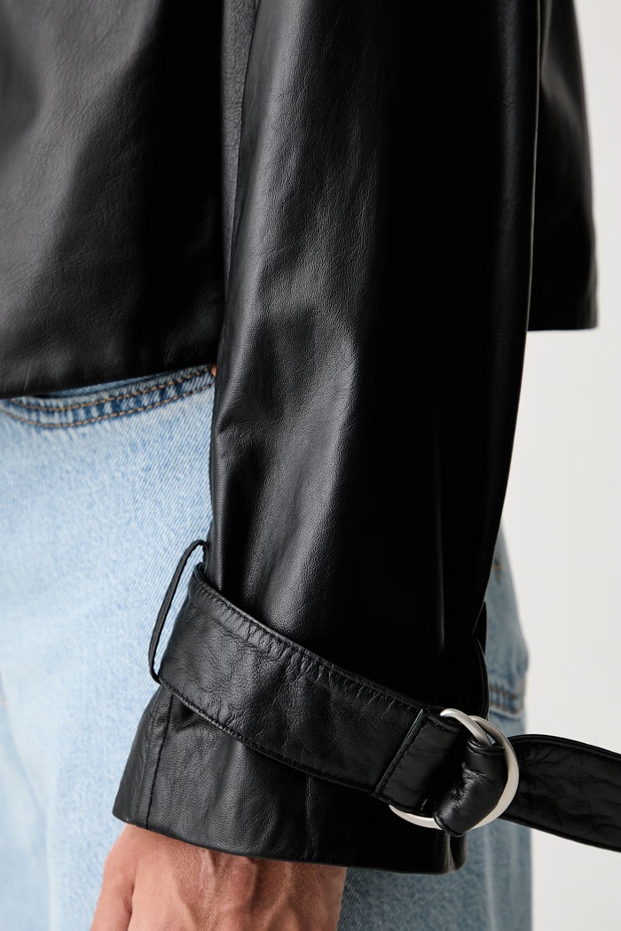 Armani Exchange късо яке дамско от кожа XW002438.AF25764 черен