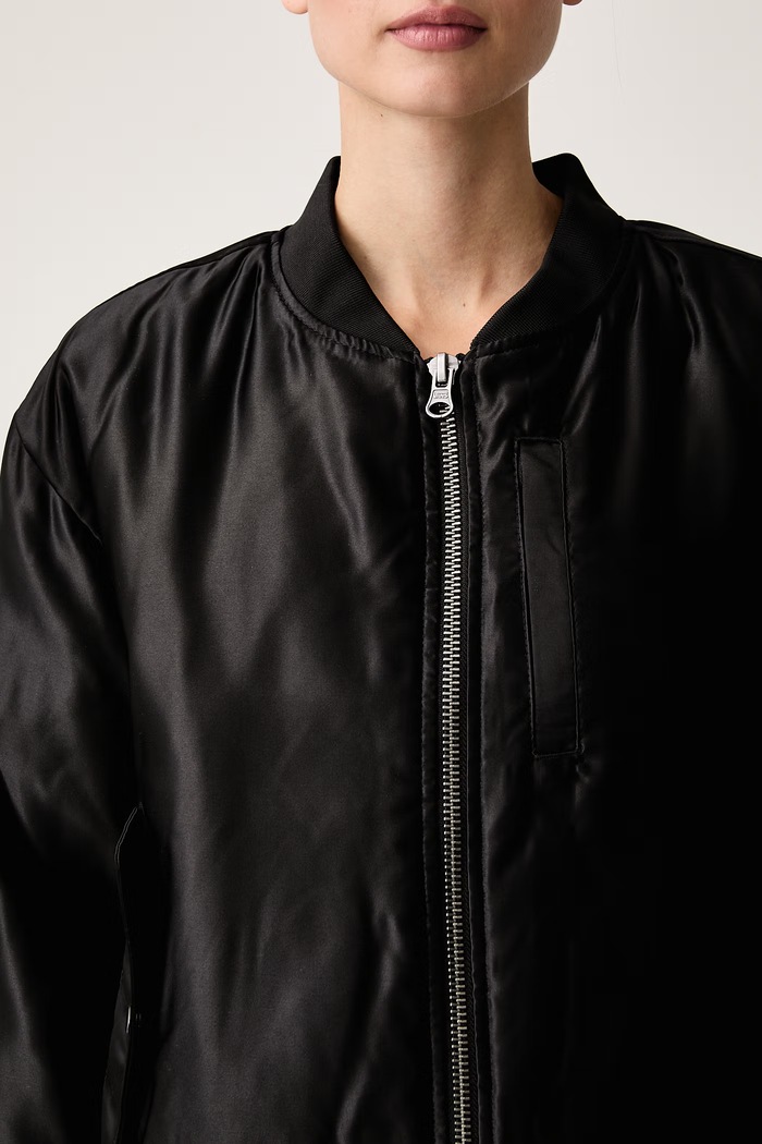 Bunda bomber dámska Vans VN000XFNBLK1 čierna