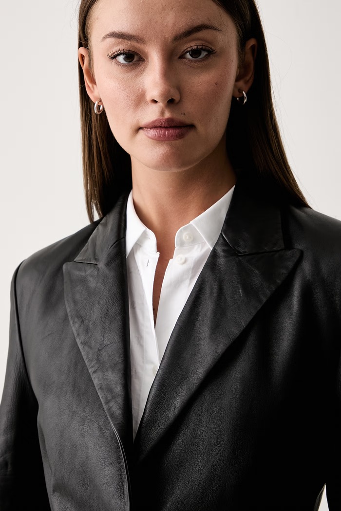 Trussardi kurtka koszulowa damska skórzana czarny Q005A000435N
