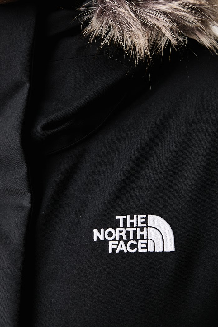 Pernata jakna za žene Arctic The North Face crna NF0A84IY4H01