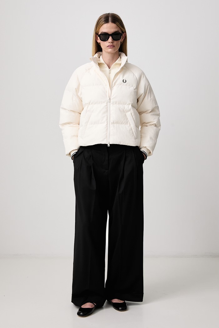 Fred Perry Krótka kurtka damska J3104.560 beżowy AW26