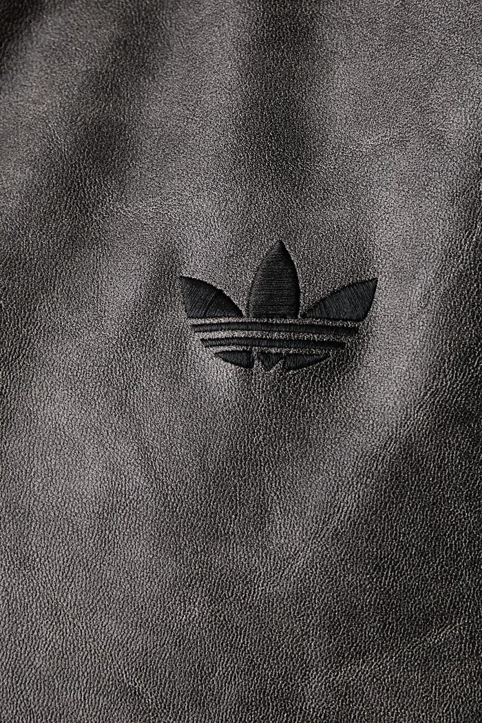 Geacă bomber pentru femei din imitație de piele adidas Originals negru KT4240