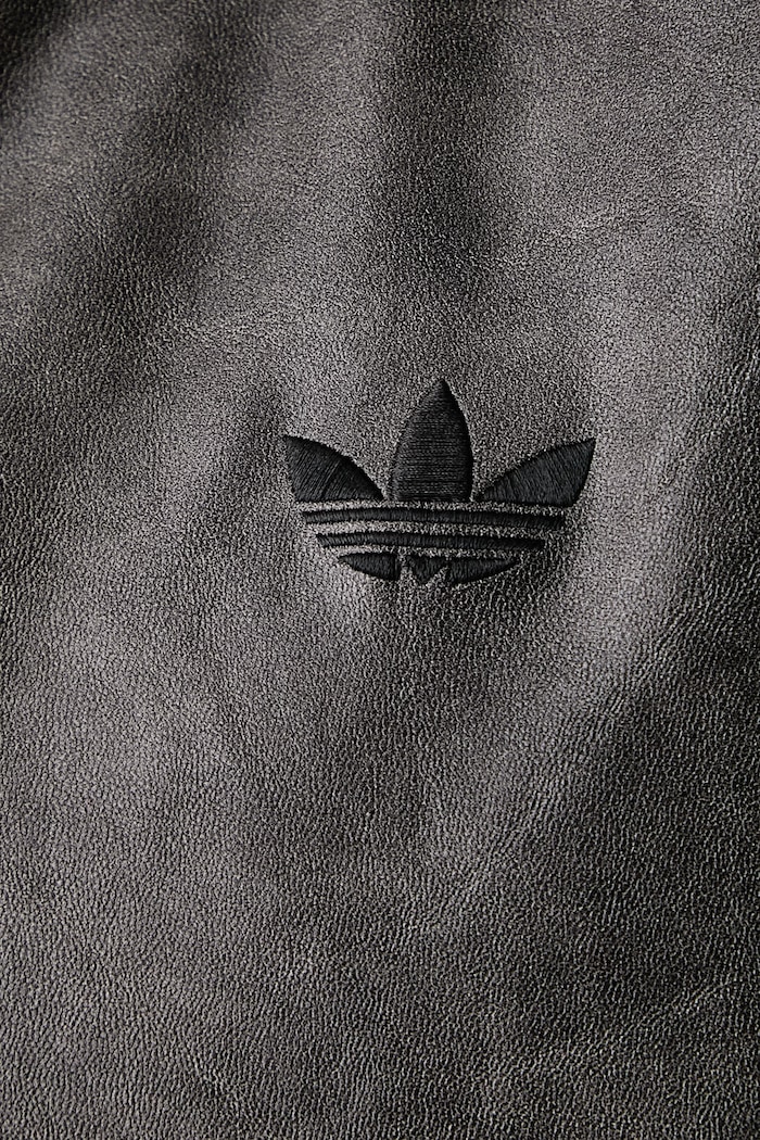 Geacă bomber pentru femei din imitație de piele adidas Originals negru KT4240