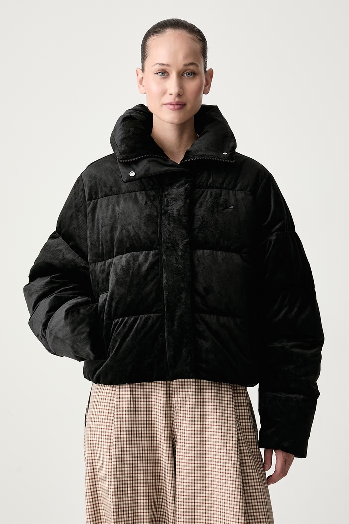 adidas Originals Jachetă scurtă pentru femei din catifea reiată Winterized Down negru KT4235