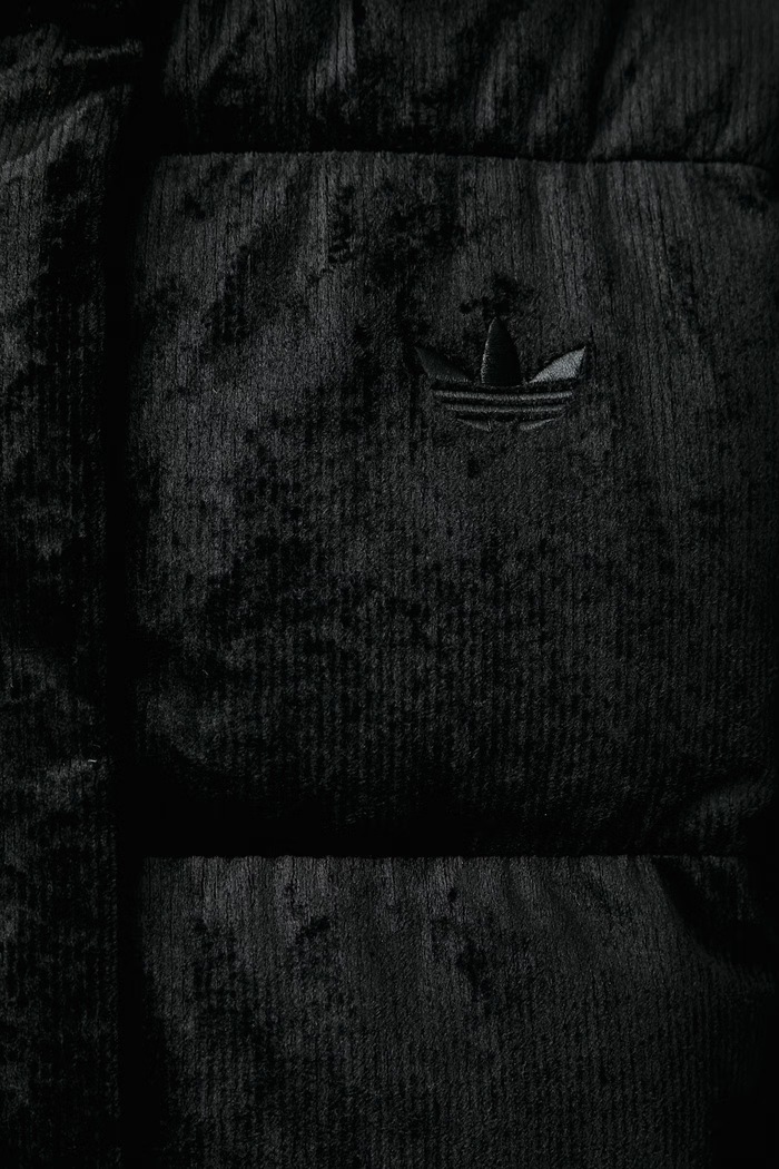 Jachetă scurtă pentru femei din catifea reiată Winterized Down adidas Originals negru KT4235