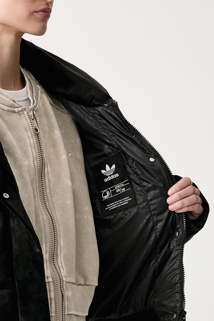 adidas Originals Jachetă scurtă pentru femei din catifea reiată Winterized Down KT4235