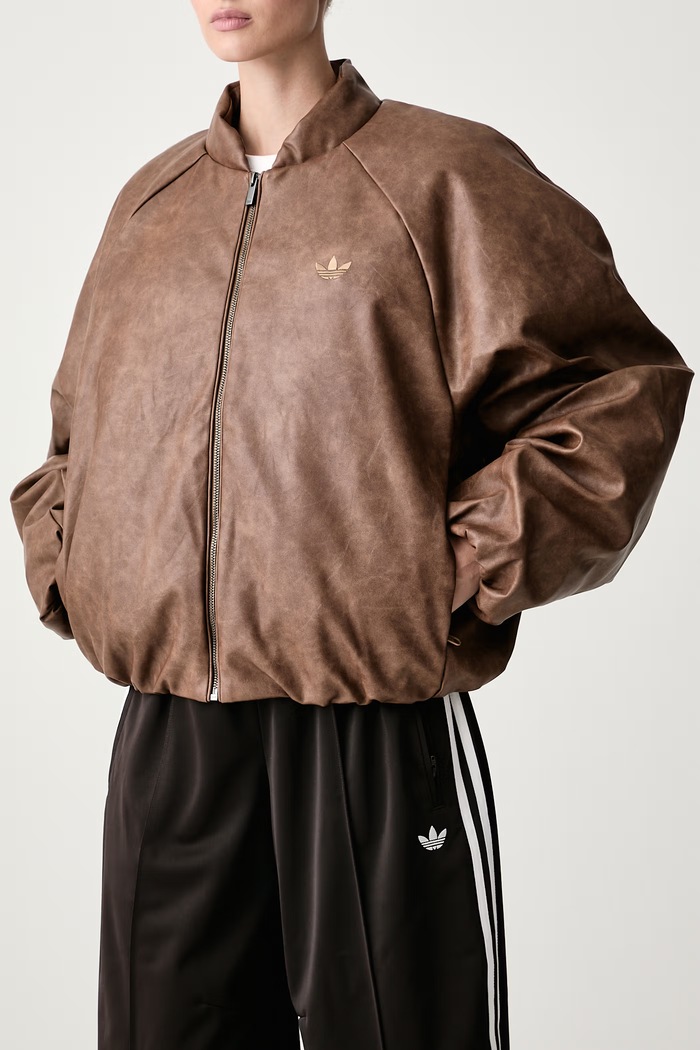 Μπουφάν γυναικείο από συνθετικό δέρμα adidas Originals KR9573 καφέ