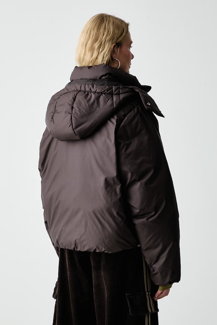 Îmbrăcăminte adidas Originals Jachetă scurtă pentru femei Essentials Down Hooded Puffer KR9566 maro