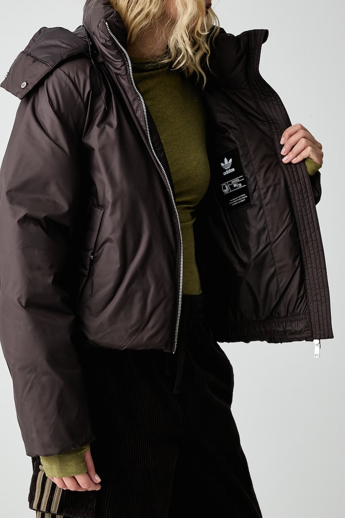 adidas Originals Jachetă scurtă pentru femei Essentials Down Hooded Puffer KR9566