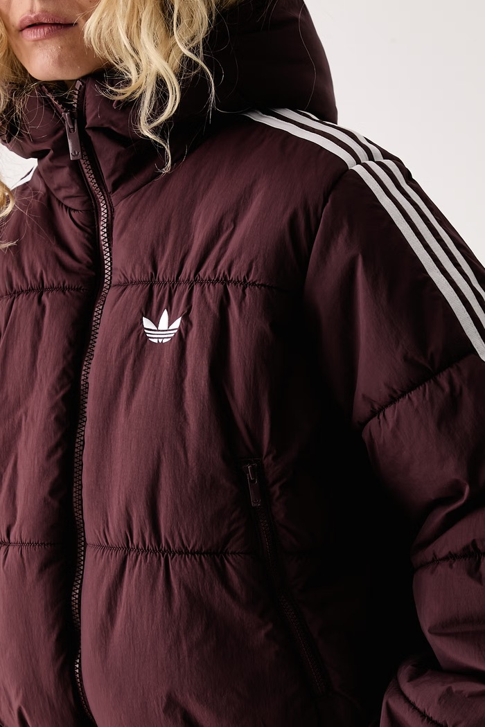Κοντό μπουφάν γυναικείο Adicolor Cropped Hooded Puffer adidas Originals KR9547 μπορντό
