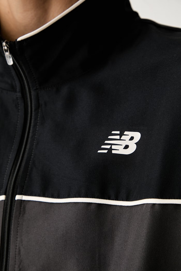 New Balance φαρδιά μπουφάν Γυναικεία WJ6279FYBLK μαύρο