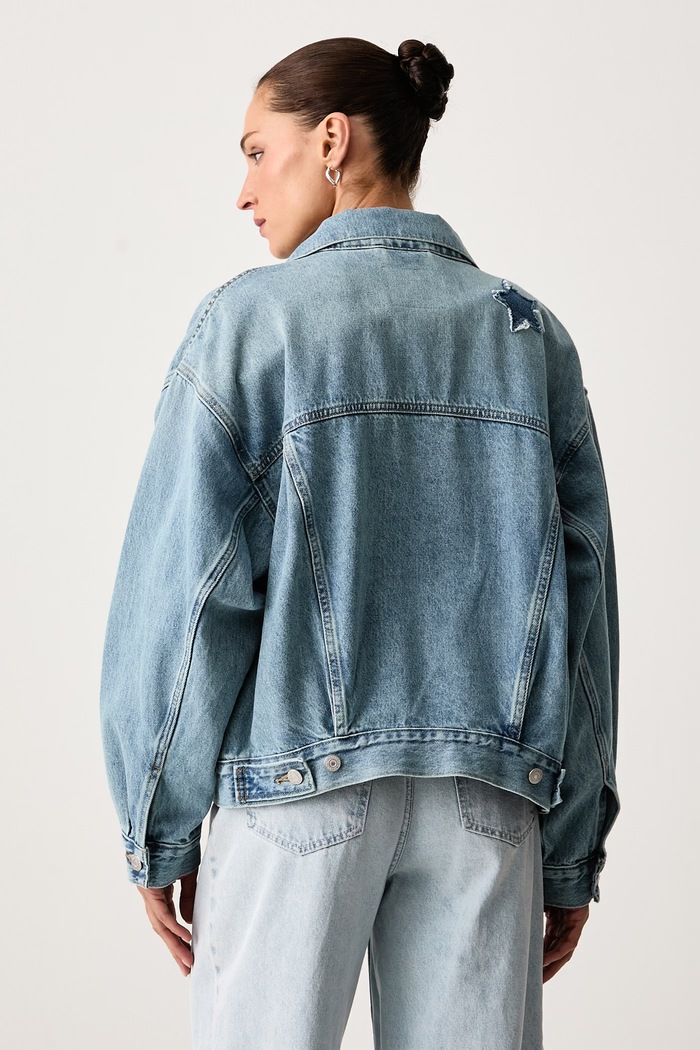 Oblačila Levi's Jeans jakna ženska denim 90S TRUCKER A1743.0168 modra