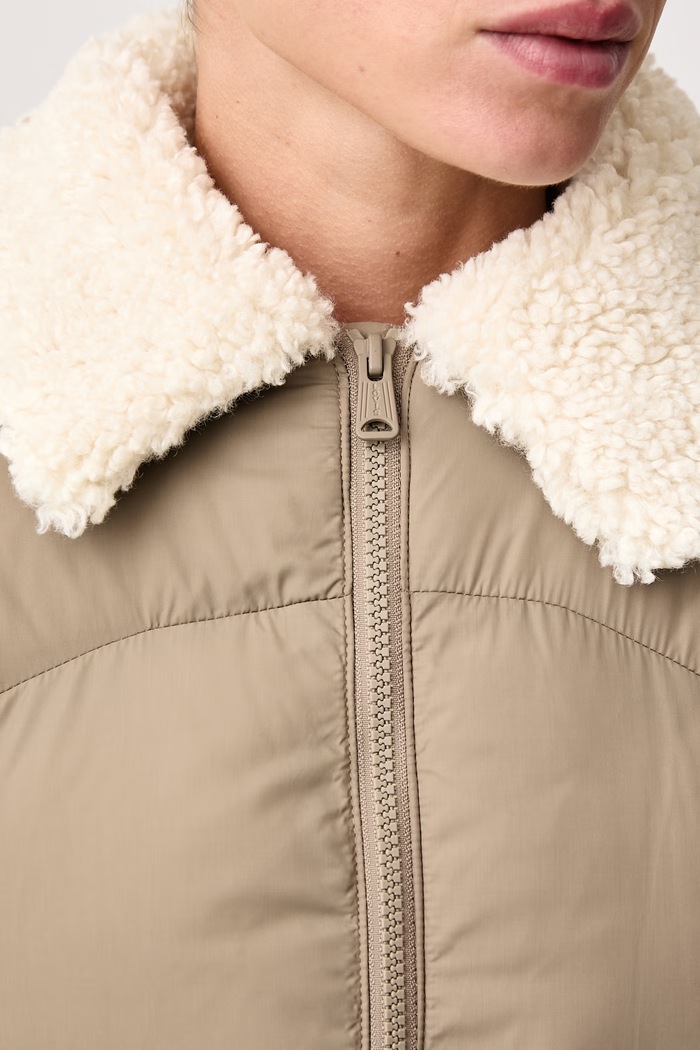 Ρούχα Levi's Καπιτονέ μπουφάν γυναικείο PALMER PUFFER SHERPA 007UK καφέ