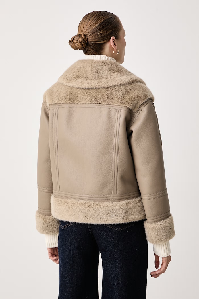 Abbigliamento Twinset Giacca da donna in similpelle 262TT2050 beige