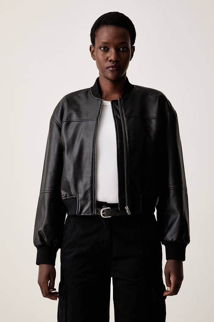 Guess Jeans bomber jakna ženska iz imitacije usnja črna W6YL01.W2525