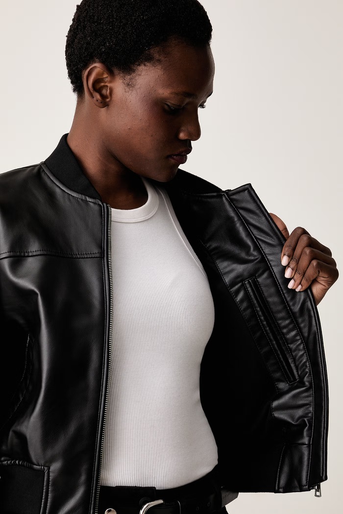 Guess Jeans bomber jakna ženska iz imitacije usnja W6YL01.W2525