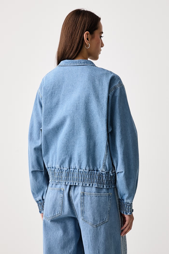 Odjeća adidas Traper jakna za žene od pamuka Denim Pack KV0625 plava