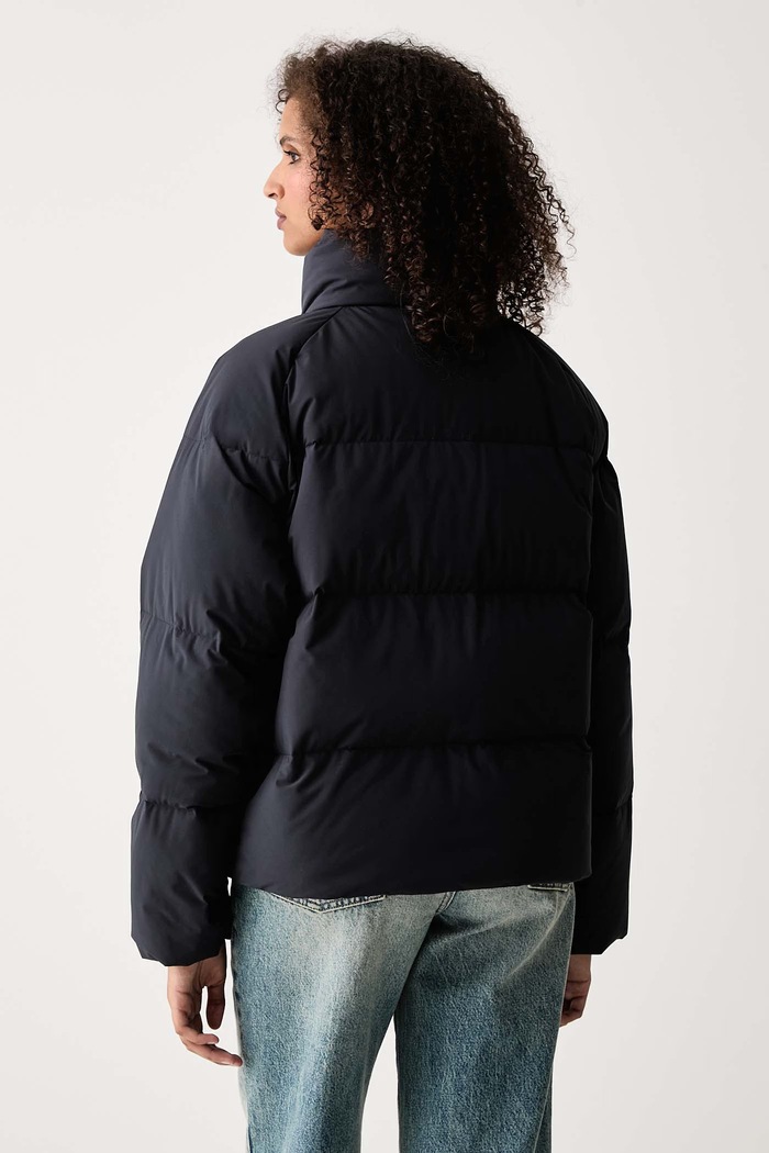 Одяг adidas Пухова куртка жіноча KG1508 чорний