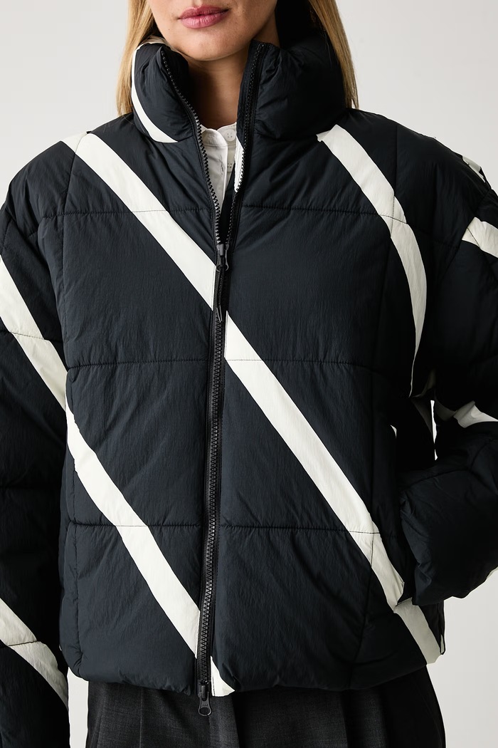 Kratka jakna za žene Marimekko 096067 crna