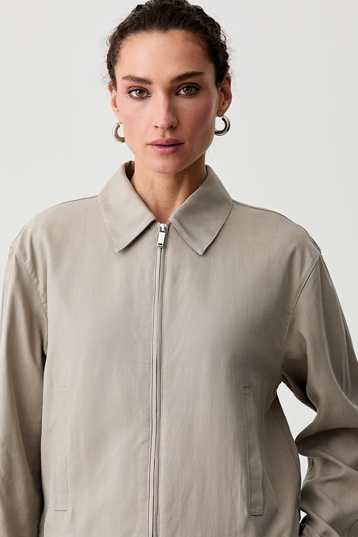 Calvin Klein kratka jakna ženska z lanom bež LV047G513G