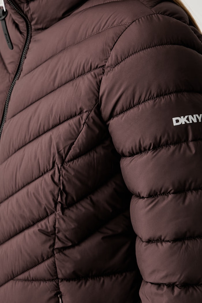 DKNY kurtka pikowana damska DLEMPY44 brązowy