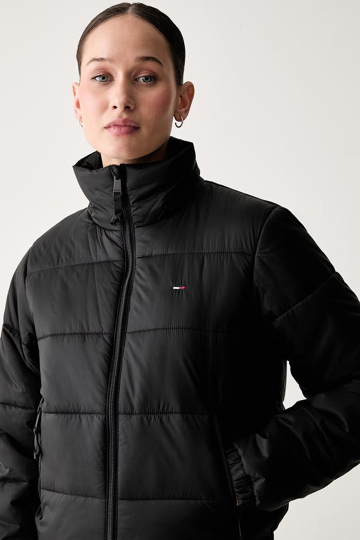 Tommy Jeans prijelazna jakna za žene crna DW0DW23487