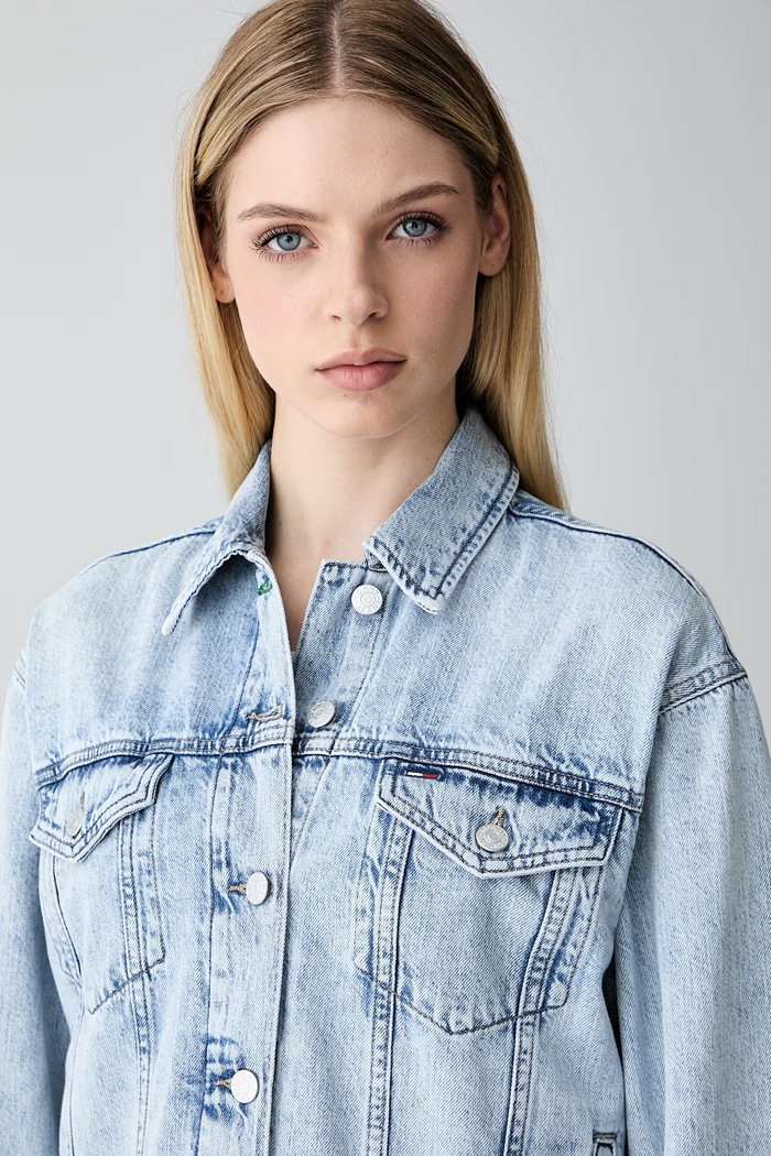 Tommy Jeans kratka jakna ženska denim modra DW0DW23471