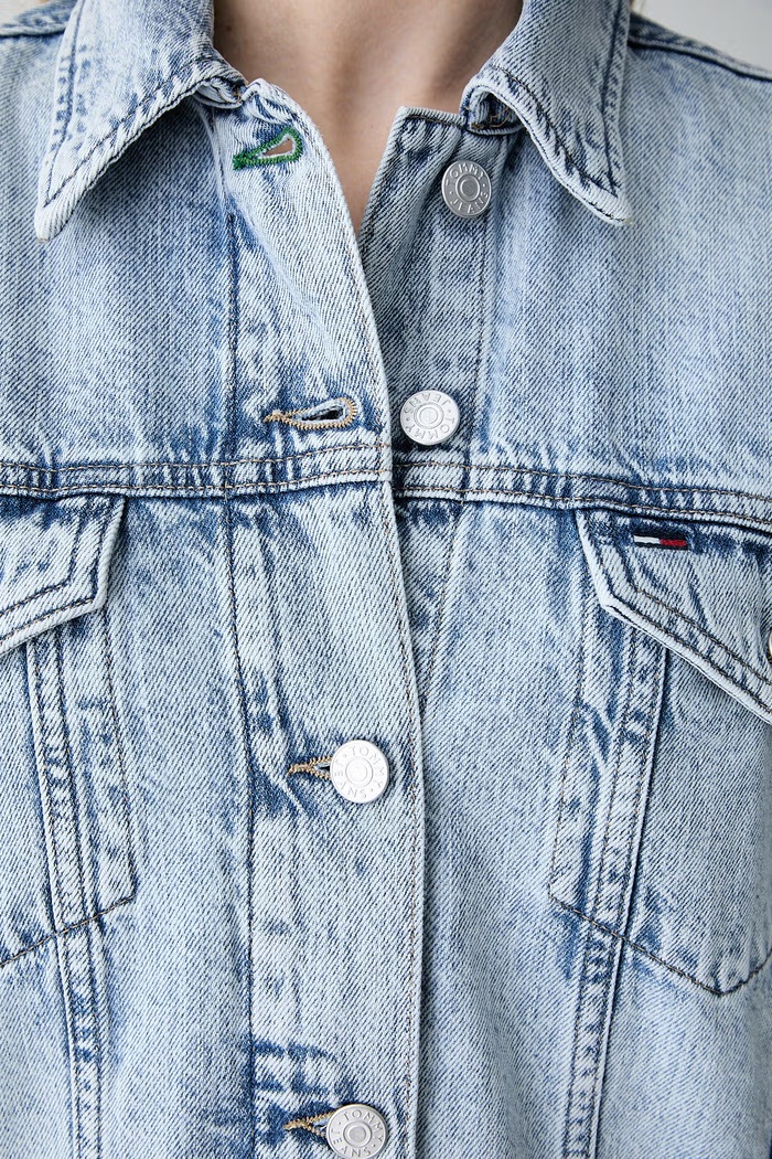 Tommy Jeans kratka jakna ženska denim DW0DW23471 modra