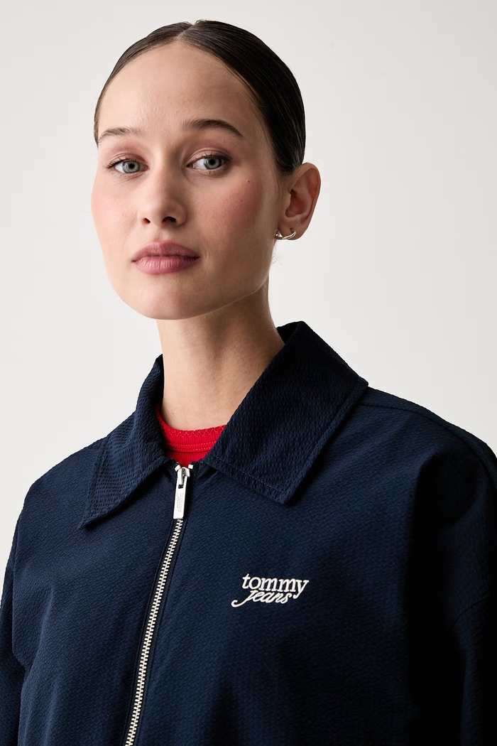 Tommy Jeans prijelazna jakna za žene mornarsko plava DW0DW22912