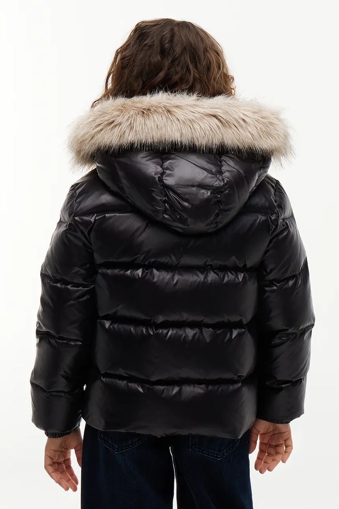Dziewczynka Tommy Hilfiger kurtka puchowa dziecięca KG0KG09673.128.176.9BY2 czarny