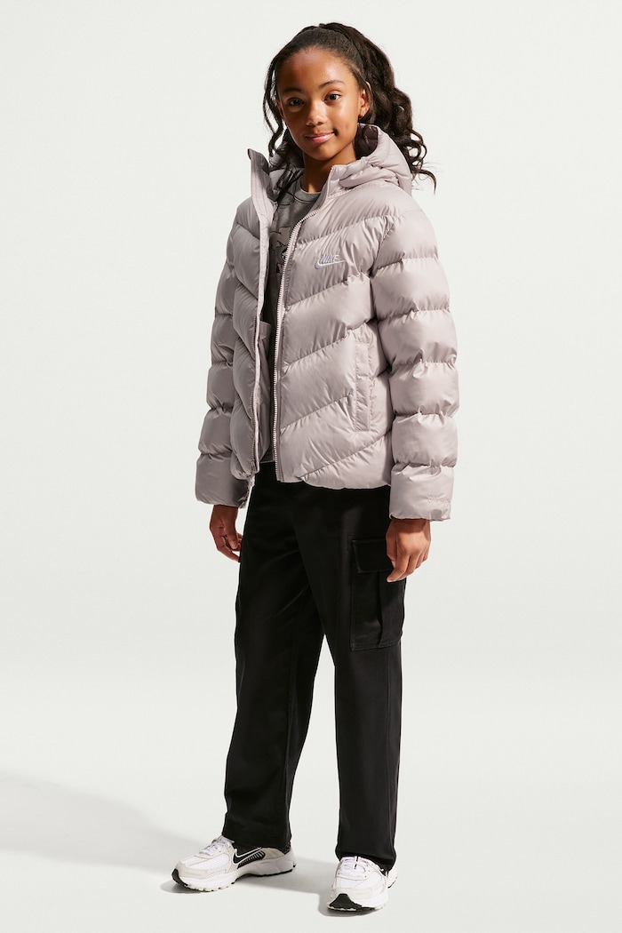 Nike Kurtka pikowana dziecięca Nike Sportswear All Day Play HQ4976 beżowy AW26