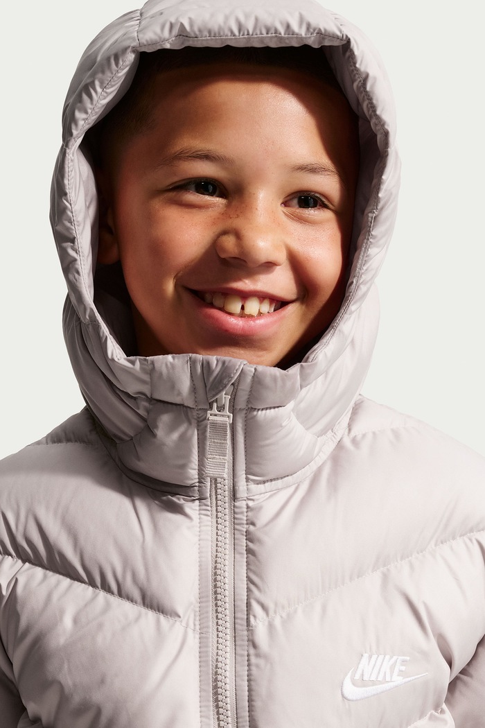 Kurtka pikowana dziecięca Nike Sportswear All Day Play Nike beżowy HQ4976