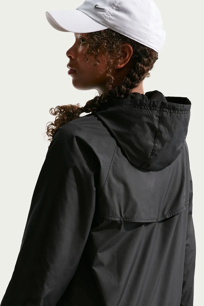 Chłopiec Nike Kurtka sportowa dziecięca Nike Sportswear Windrunner IF2821 czarny
