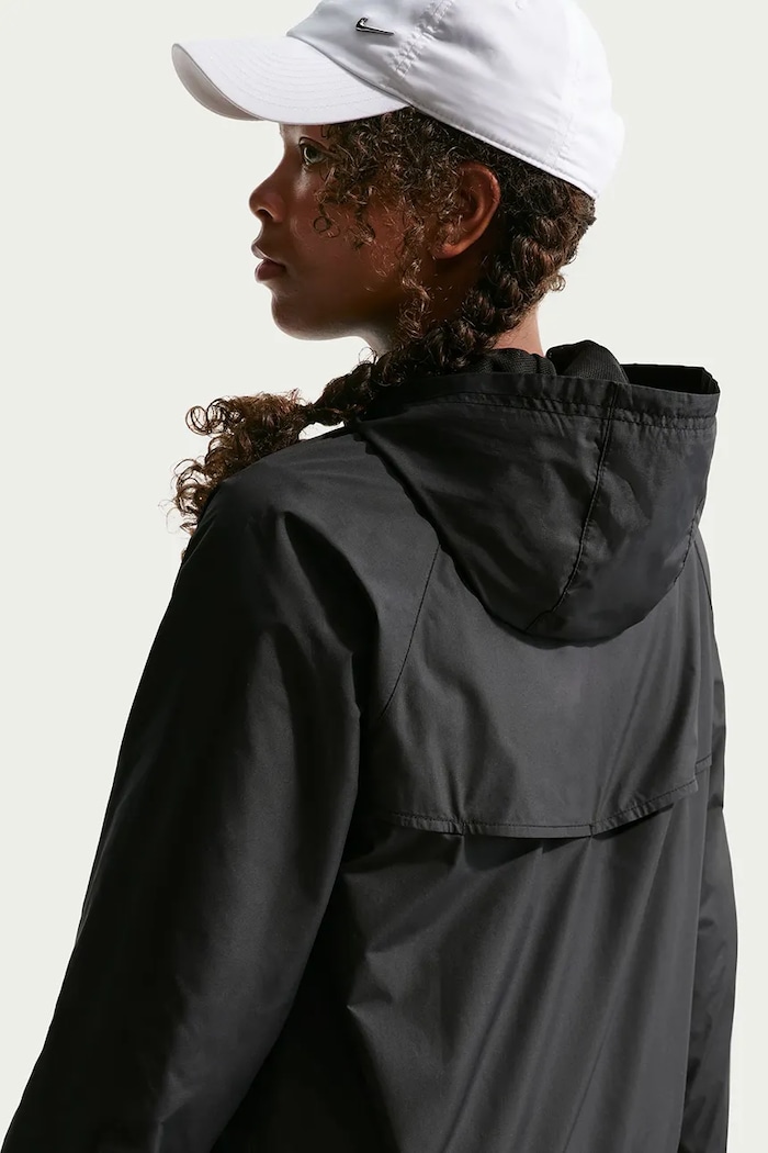 Chłopiec Nike Kurtka sportowa dziecięca Nike Sportswear Windrunner IF2821 czarny