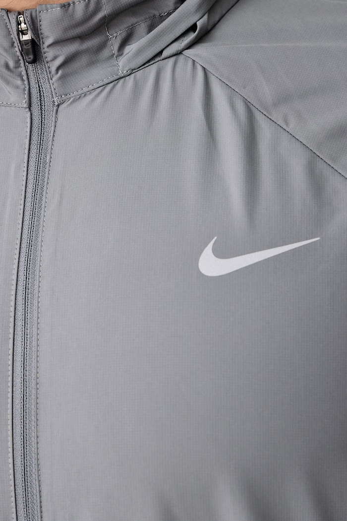 Kurtka do biegania męska Miler UV Repel Nike szary IF2369.084