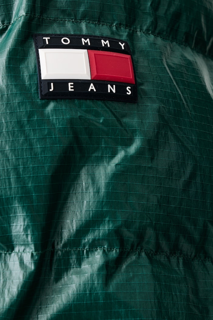 Pernata jakna za muškarce Tommy Jeans zelena DM0DM23911