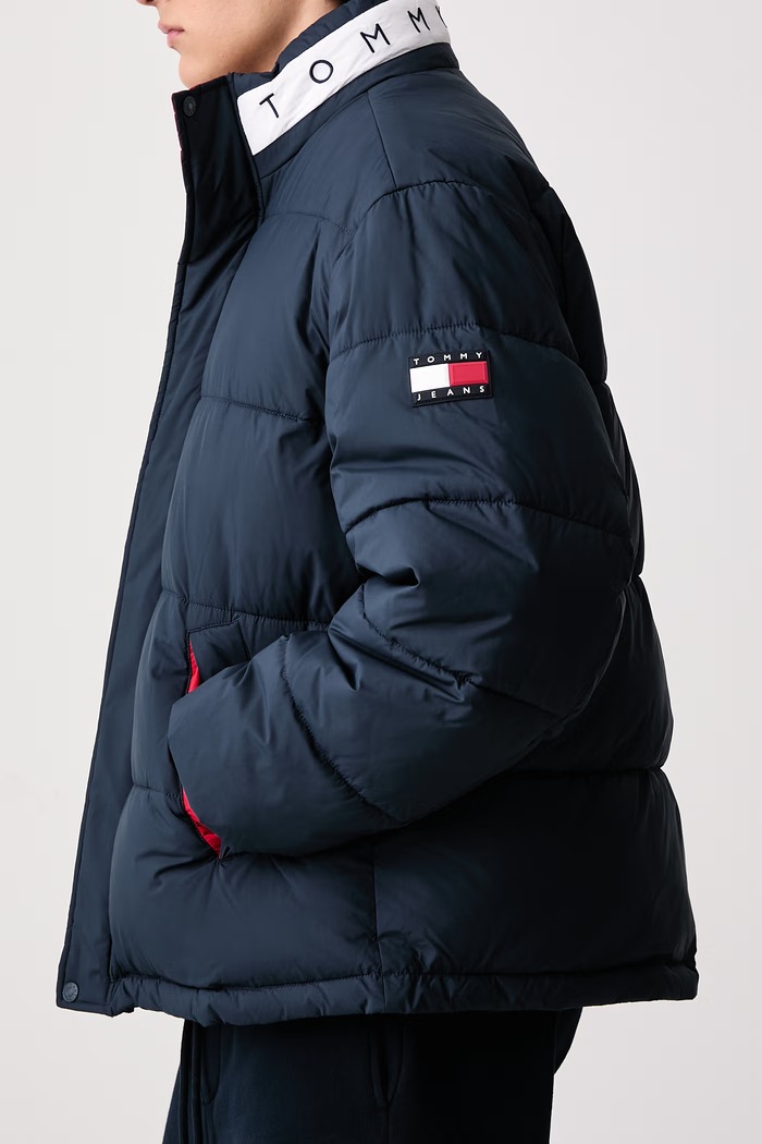 Prošivena jakna za muškarce Tommy Jeans DM0DM23728 mornarsko plava