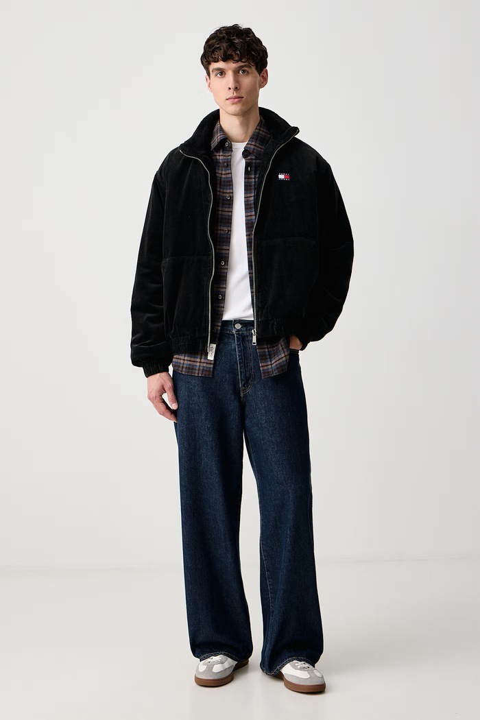 Tommy Jeans Kratka jakna za muškarce od samta DM0DM23610 crna AW26