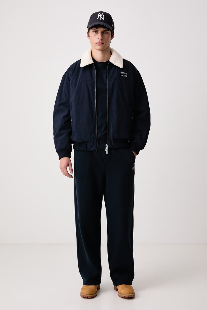 Tommy Jeans Prehodna jakna moška DM0DM23499 mornarsko modra AW26