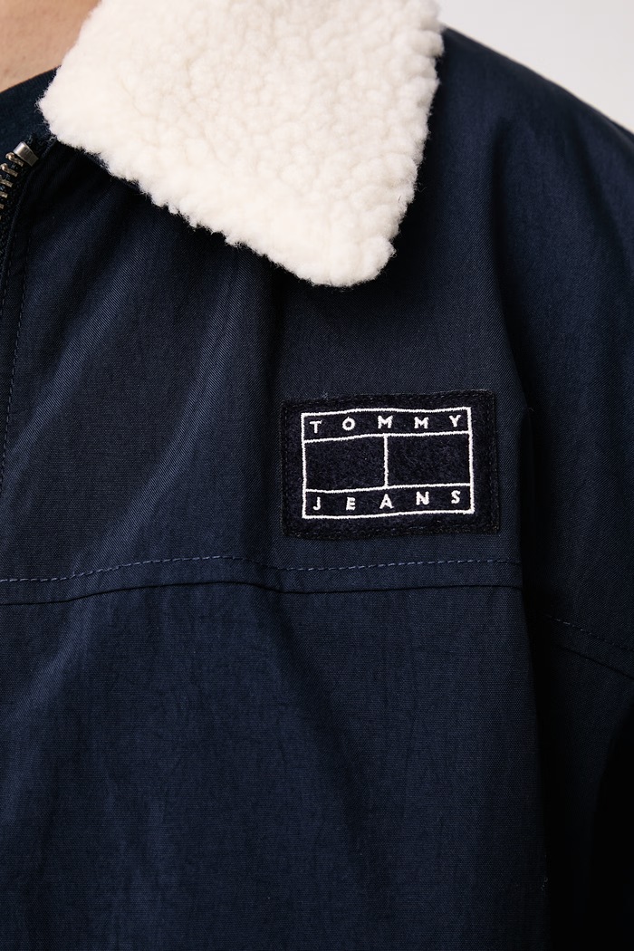 Prehodna jakna moška Tommy Jeans mornarsko modra DM0DM23499