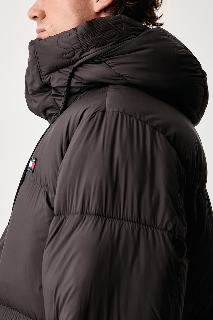 Prošivena jakna za muškarce Tommy Jeans DM0DM23730 crna