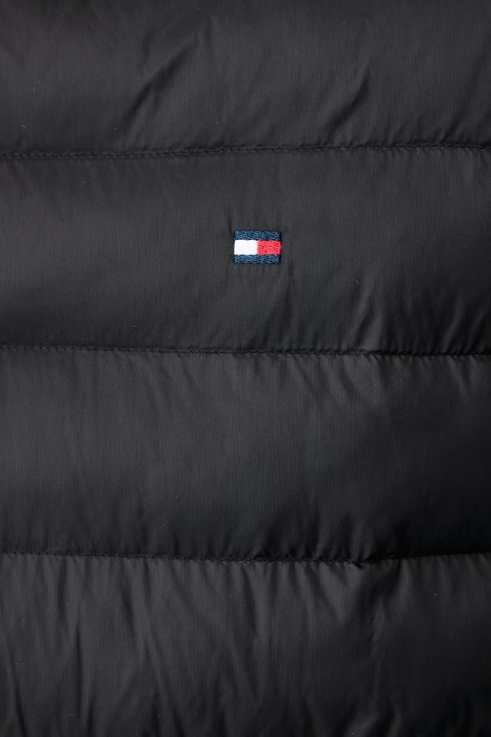 Κοντό μπουφάν ανδρικό Tommy Hilfiger μαύρο MW0MW43464