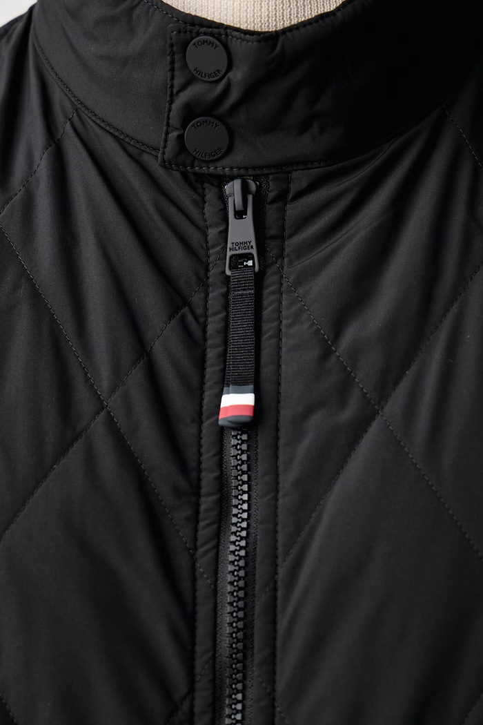 Κοντό μπουφάν ανδρικό Tommy Hilfiger μαύρο MW0MW44766