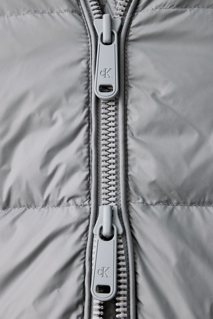 Geacă cu puf pentru bărbați Calvin Klein Jeans gri LV04RG515G